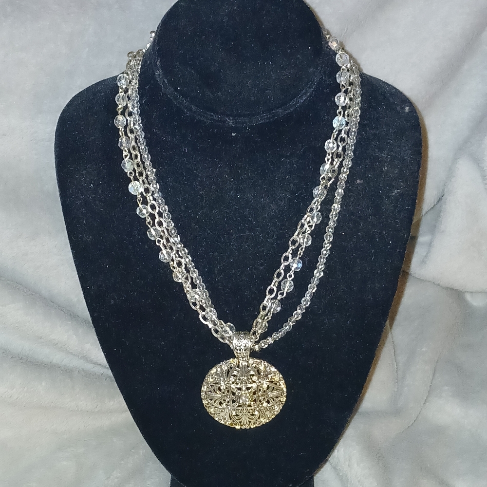Elegant Silver Filagree Pendant Necklace